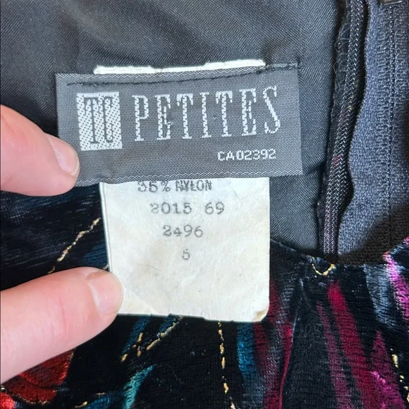 TC Petites Vintage Floral Velvet Off-Shoulder Dress | Size 6 - Picture 9 of 11